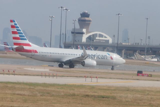 Boeing 737-700 (N907NN)