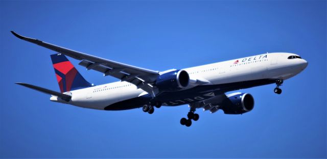 Airbus A330-900 (N418DX) - 8-17-2022