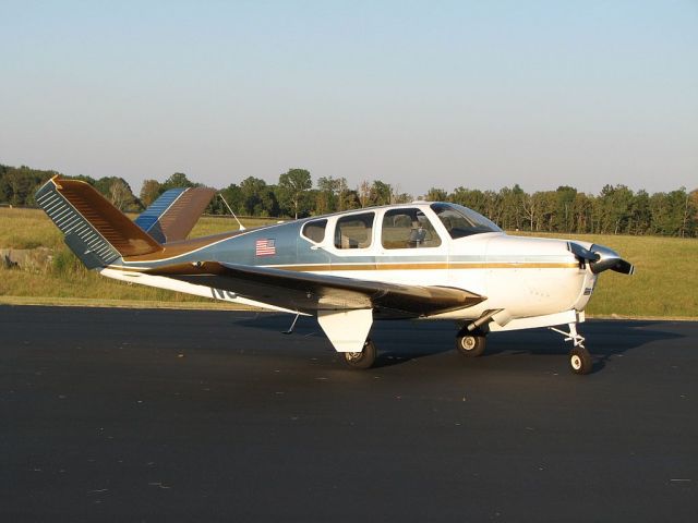 Beechcraft 35 Bonanza (N9852R)