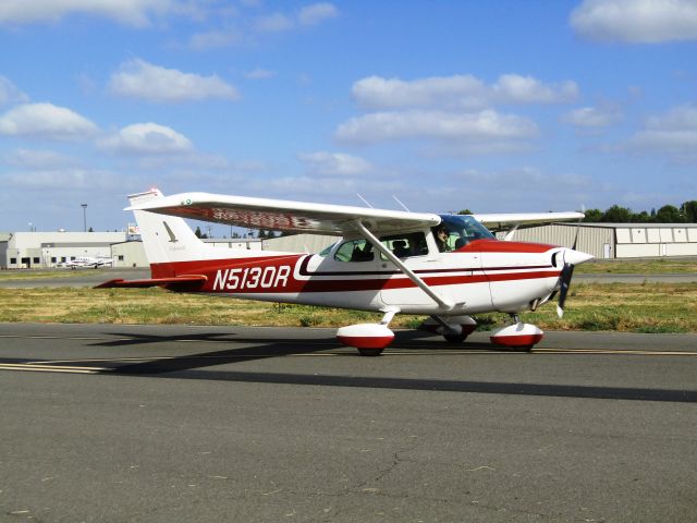 Cessna Skyhawk (N5130R) - Taxiing to ramp