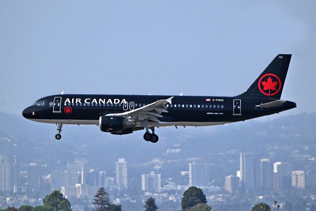 Airbus A320 (C-FMSX)