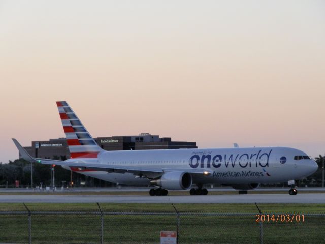 BOEING 767-300 (N343AN)