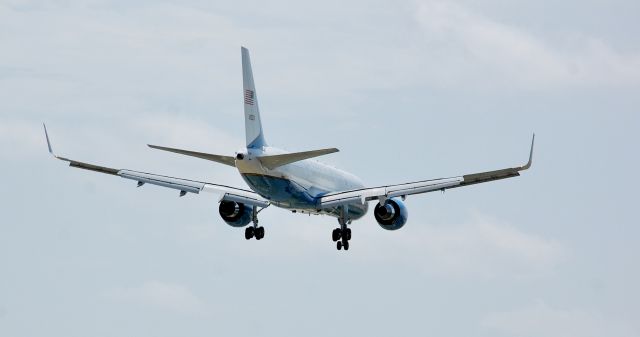 Boeing 757-200 (N80002) - In Dallas DPD Memorial