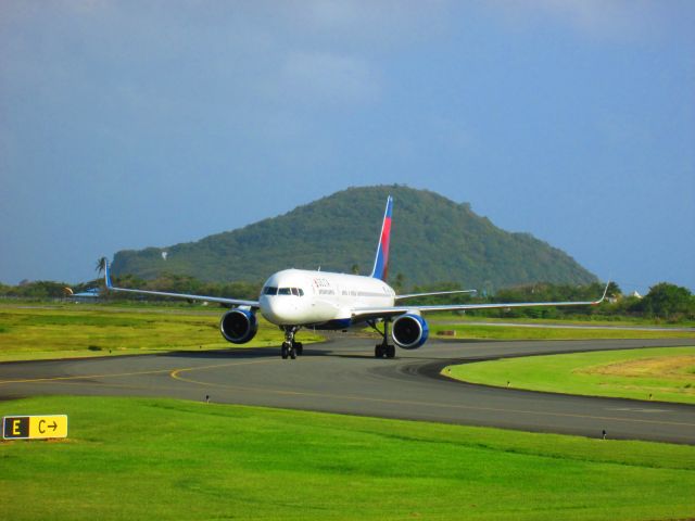 Boeing 757-200 (N690DL)