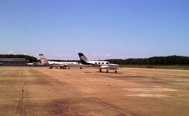 Piper Malibu Mirage (N997MJ) - Netjets bird in the backround.