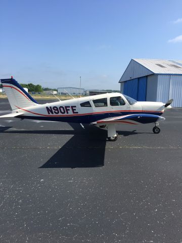 Piper Cherokee Arrow (N90FE)