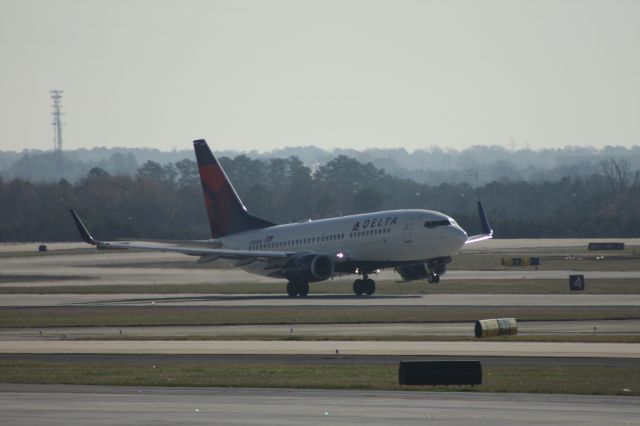 Boeing 737-700 (N308DE)