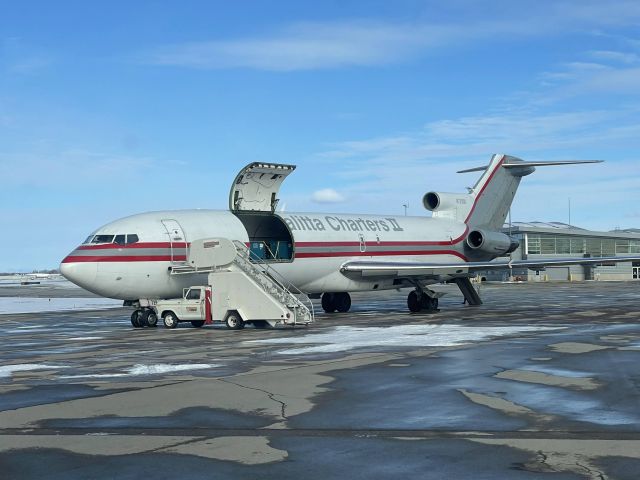 BOEING 727-200 (N729CK) - N729CK doors open ready to unload