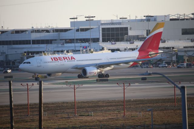 Airbus A330-200 (EC-MLB)