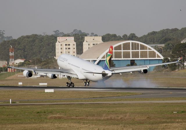 Airbus A340-300 (ZS-SXA)