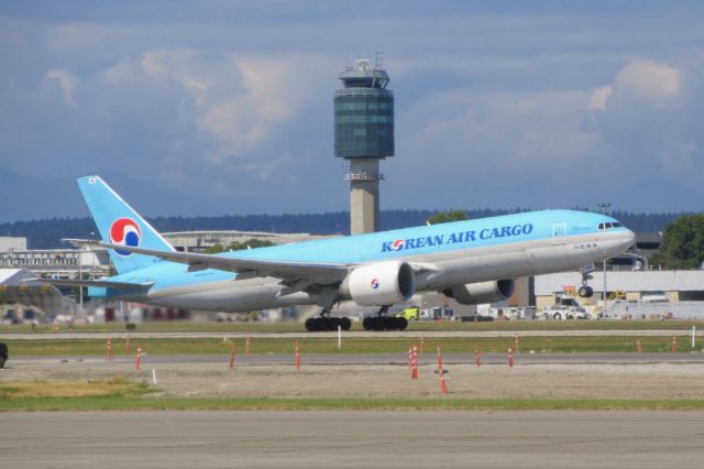 BOEING 777-200LR (HL8046)
