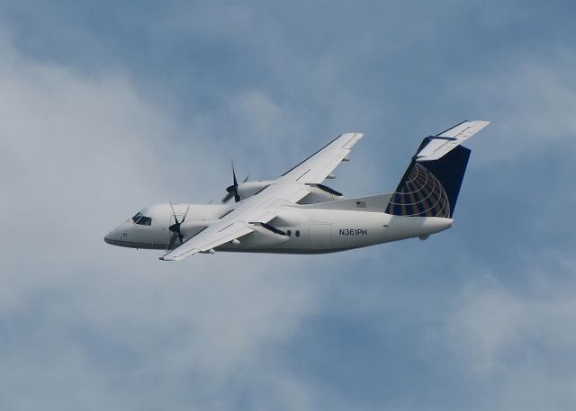 de Havilland Dash 8-100 (N361PH)