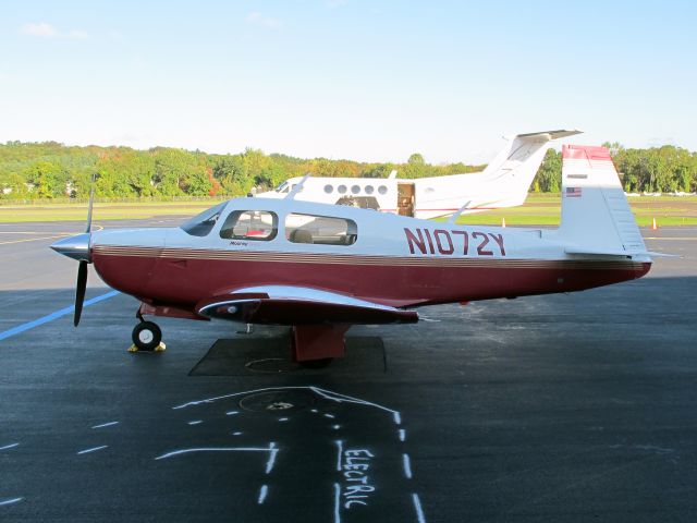 Mooney M-20 (N1072Y) - A fast aircraft.