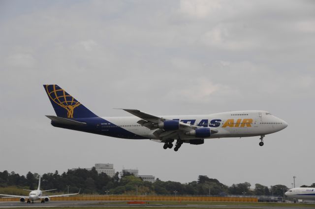 Boeing 747-400 (N517MC) - Landing at Narita Intl Airport 16R on 2011/4/29