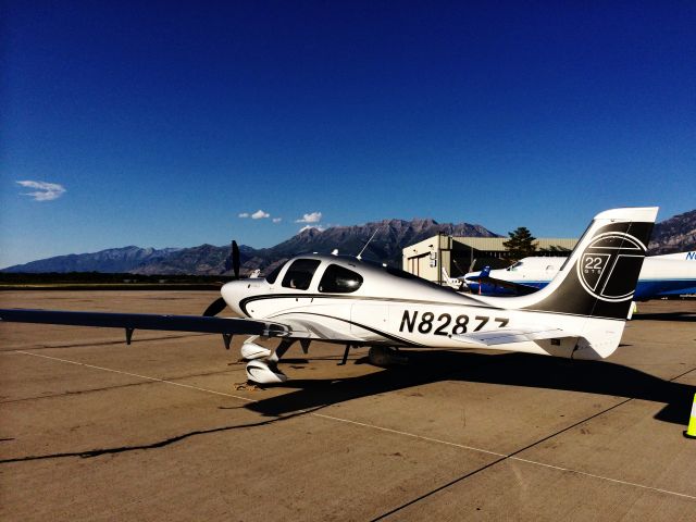 Cirrus SR-22 (N828ZZ)