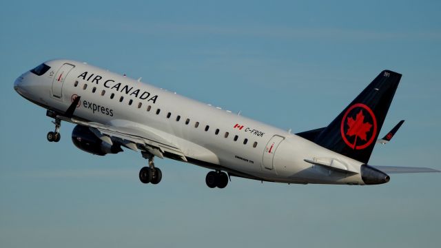 Embraer ERJ 175 (C-FRQK) - 4 departure