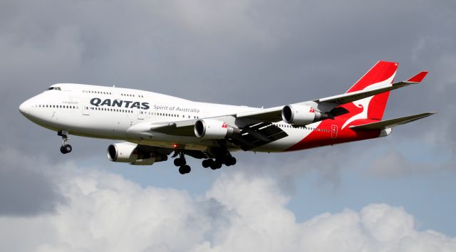 Boeing 747-400 (VH-OEH) - Hervey Bay Short Final To 16R