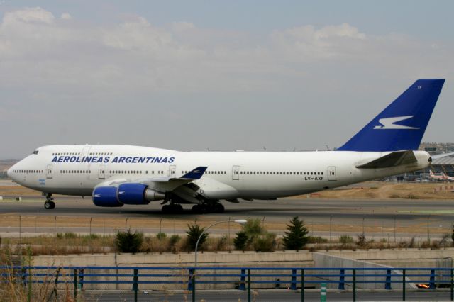 Boeing 747-400 (LV-AXF) - Aerolineas Argentinas, at Madrid  10/09/2007