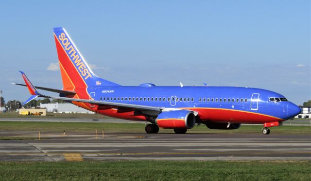 Boeing 737-700 (N904WN) - Southwest 737-700 taxiing out of BUF in August 2020