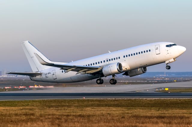 BOEING 737-300 (LZ-BVL)