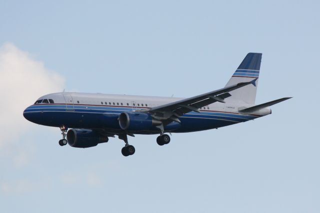Airbus A319 (N3618F) - Airbus A319 (N3618F) on approach to Sarasota-Bradenton International Airport following a flight from Opa Locka Airport