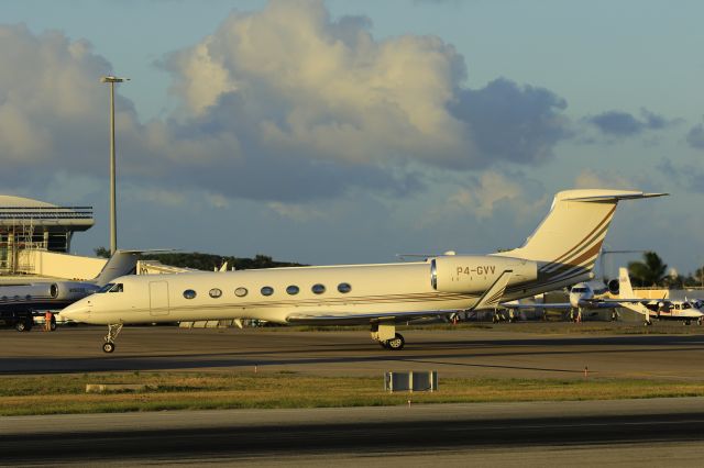 Gulfstream Aerospace Gulfstream V (P4-GVV) - P4-GVV taxing for parking at TNCM St Maarten