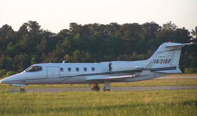 Learjet 31 (N631SF) - N633SF taxiing in Laurel from Memphis