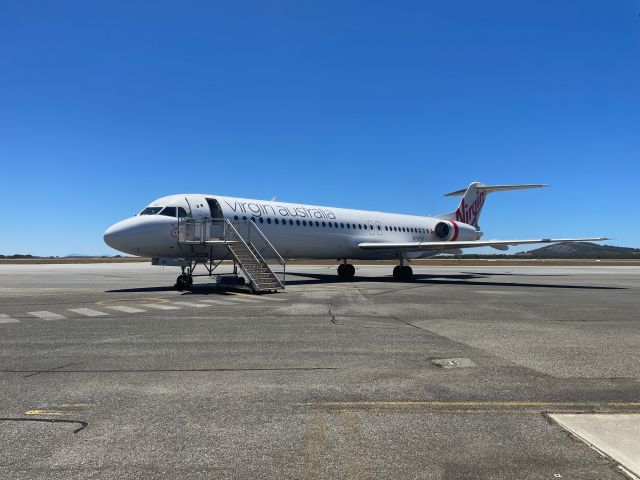 Fokker 100 (VH-FSQ)