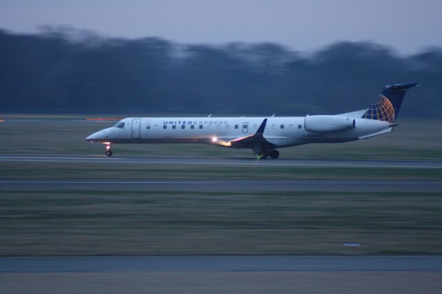 Embraer ERJ-145 (N24128)