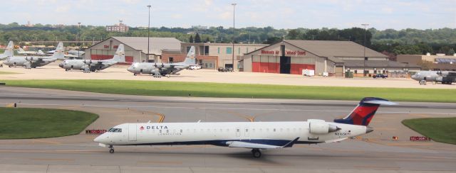 Canadair Regional Jet CRJ-900 (N816SK)