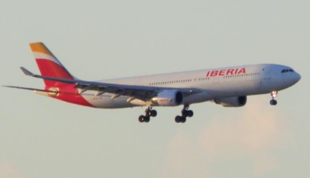 Airbus A330-300 (EC-LUB)