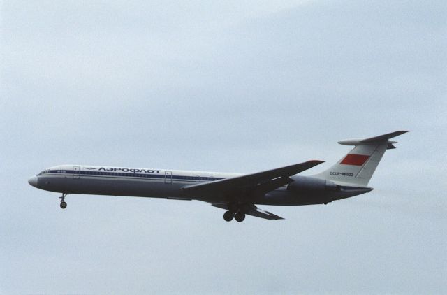 Ilyushin Il-62 (CCCP76522) - Final Approach to Narita Intl Airport Rwy34 on 1986/05/05