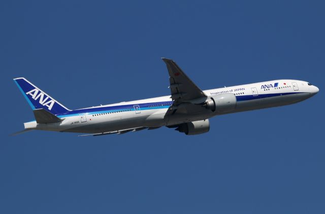 BOEING 777-300ER (JA785A)