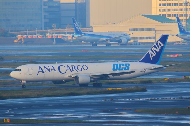 BOEING 767-300 (JA604F)