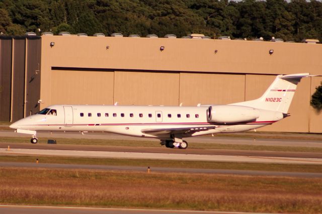 Embraer ERJ-135 (N1023C)