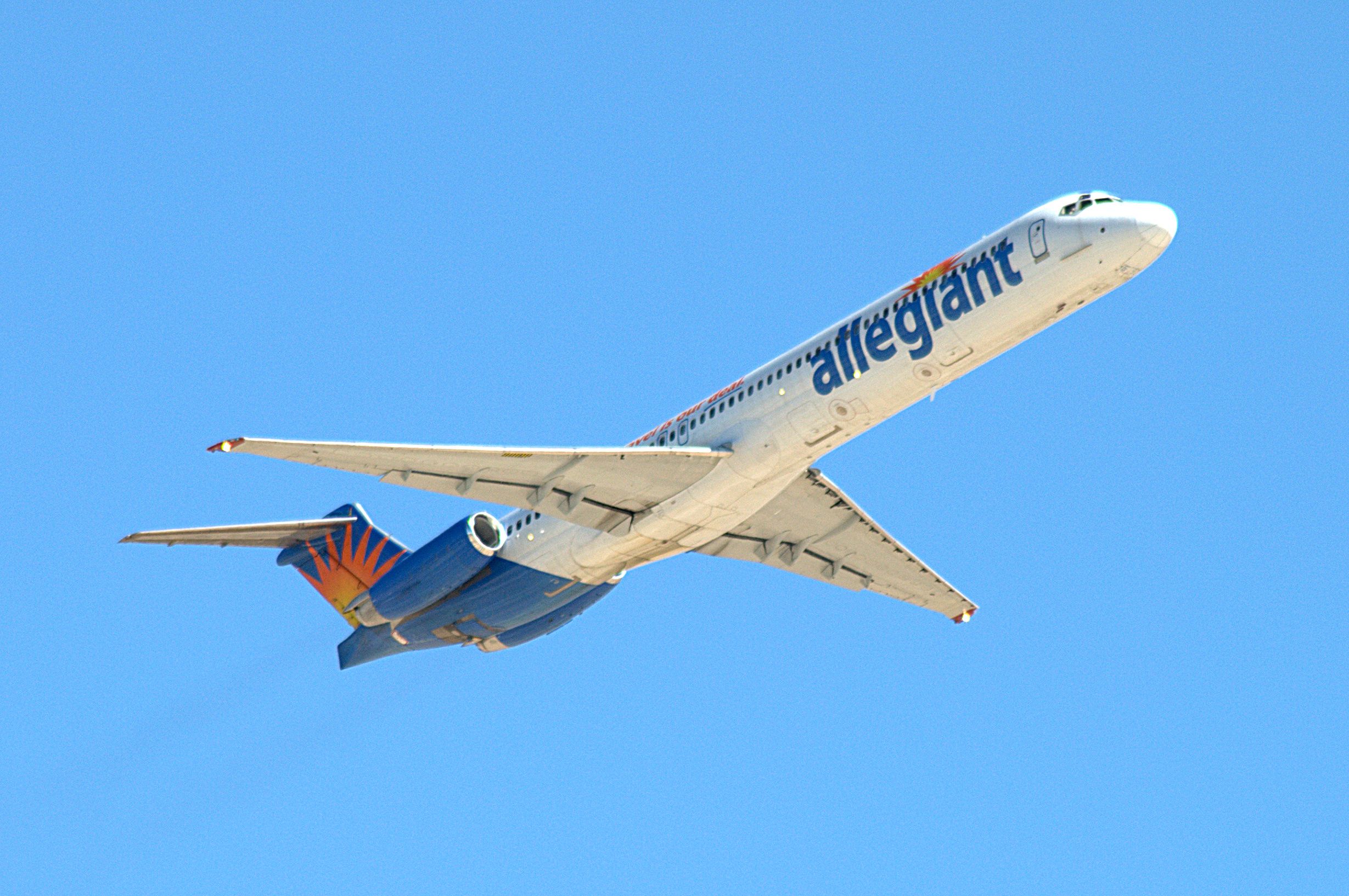 McDonnell Douglas MD-80 (N871GA)