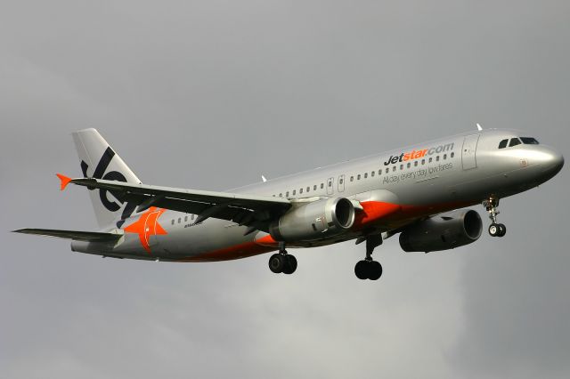 Airbus A320 (VH-VQU)