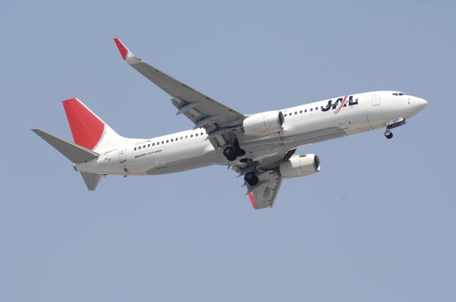 Boeing 737-800 (JA327J) - Final Approach to Haneda Intl Airport  R/W16L on 2010/5/1 JAL c/s