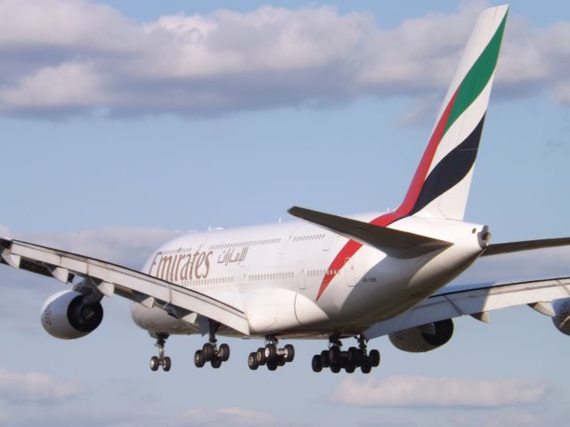 Airbus A380-800 —