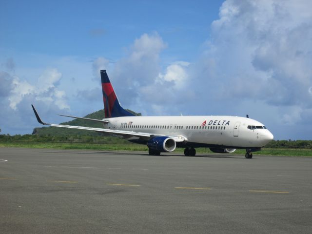 Boeing 737-800 (N371DA) - PIC 1100 @ TLPL