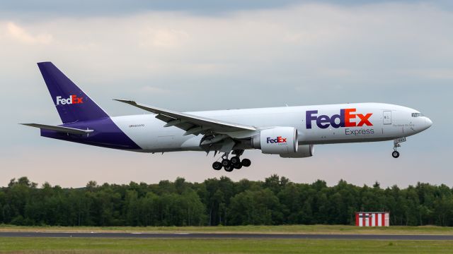 Boeing 777-200 (N855FD)