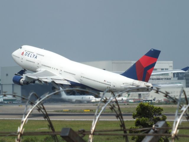 Boeing 747-400 (N661US)