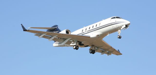 Bombardier Challenger 300 (N707KG) - Dec 3,2017