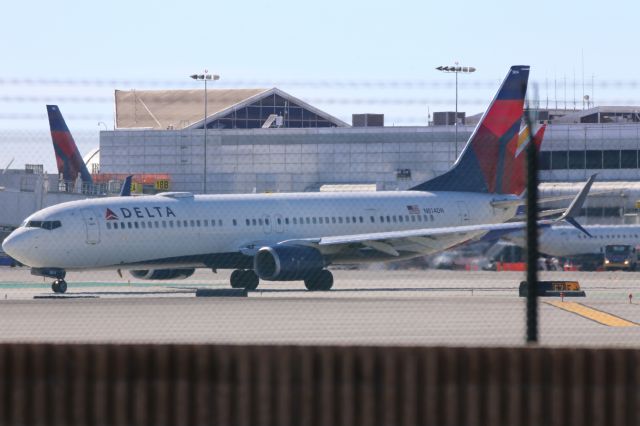 Boeing 737-900 (N814DN)