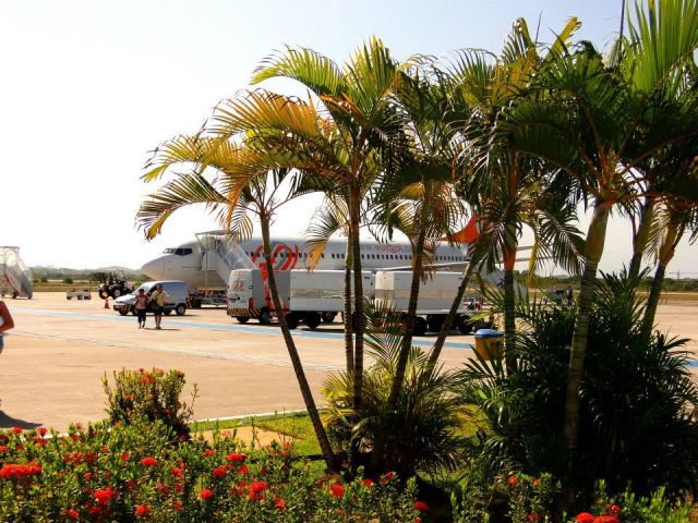 Boeing 737-800 — - BOEING 737-800 OF GOL AIRLINES IN ARACAJÚ-SE, BRAZIL.