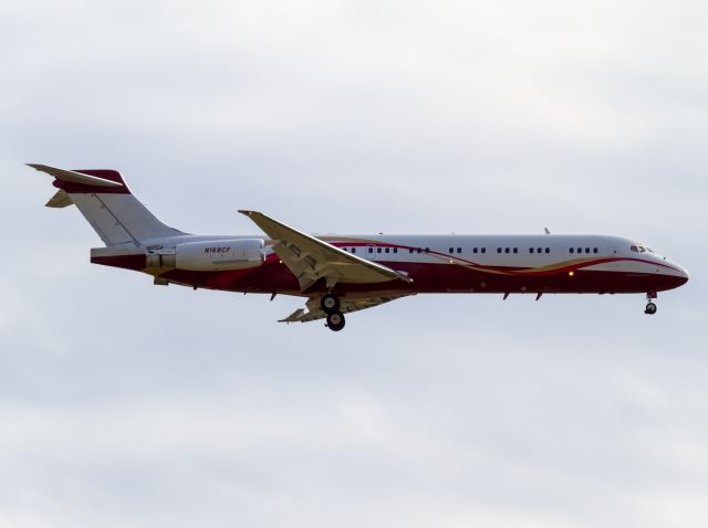 McDonnell Douglas MD-87 (N168CF)