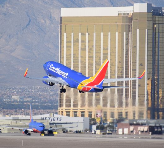 Boeing 737-700 (N451WN)