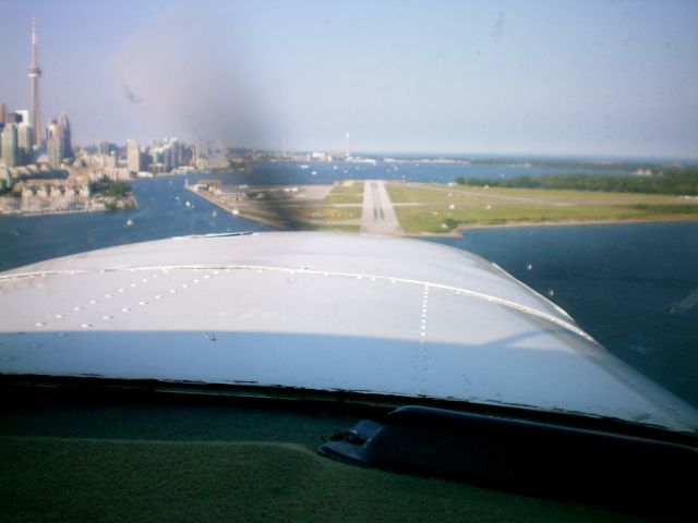 Piper Saratoga (N39650) - Short final on RWY 08 into Toronto City Centre Island airport.