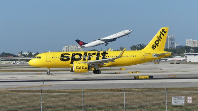 Airbus A320 (N907NK)