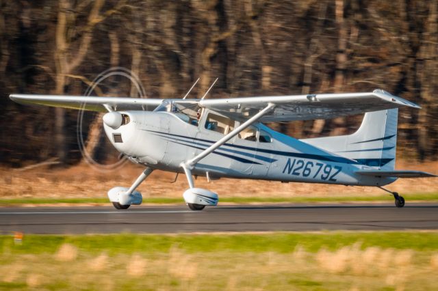 Cessna Skywagon (N2679Z) - Cessna Skywagon C185, N2679Z, landing at KLOM late in the afternoon on runway 24.